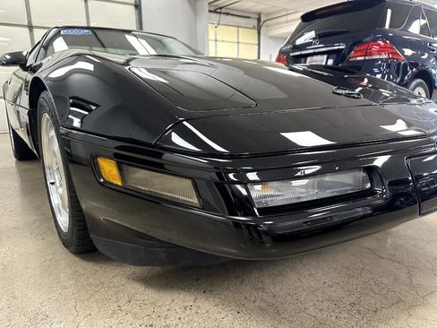 Used 1996 Chevrolet Corvette Coupe image 3