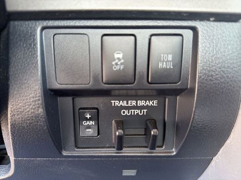 Used 2018 Toyota Tundra SR5 image 36