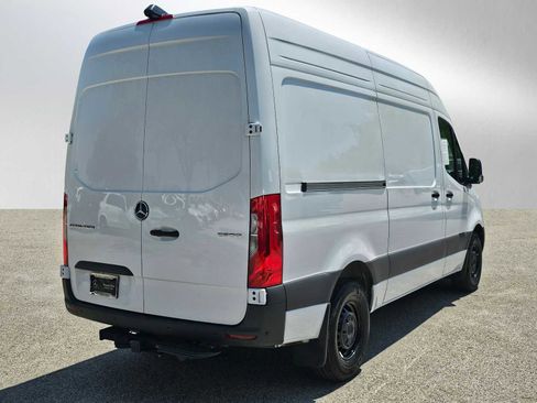 Used 2025 Mercedes-Benz Sprinter 2500 image 4
