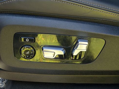 Used 2023 BMW X7 xDrive40i w/ M Sport Package image 11