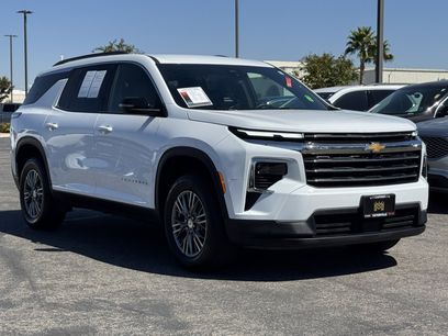 Used 2025 Chevrolet Traverse LT