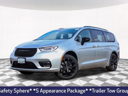 New 2026 Chrysler Pacifica Limited w/ S Appearance Package AWD/4WD image 2