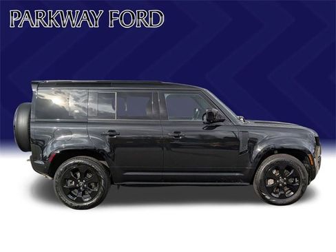 Used 2023 Land Rover Defender 110 X-Dynamic SE image 4