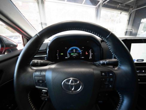 Used 2025 Toyota Camry SE image 15