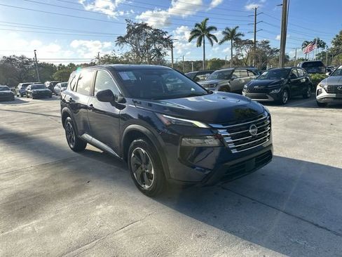 Used 2024 Nissan Rogue SV image 35