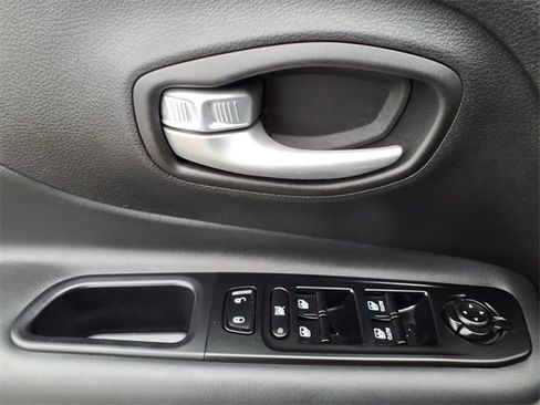 Certified 2023 Jeep Renegade Altitude w/ Convenience Group I image 25