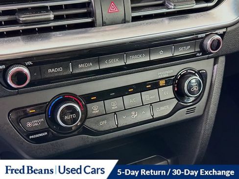 Used 2020 Kia Niro EX w/ Cold Weather Package image 17