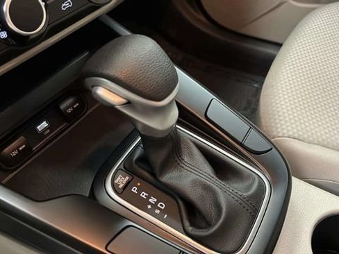 Used 2025 Kia Soul LX w/ LX Technology Package FWD image 21