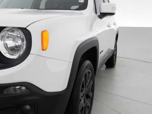 Used 2018 Jeep Renegade Altitude w/ UConnect 8.4 Nav Group AWD/4WD image 12