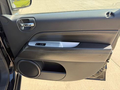 Used 2016 Jeep Compass High Altitude FWD image 30