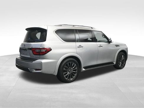 Used 2023 Nissan Armada Platinum w/ Captain's Chairs Package RWD image 5