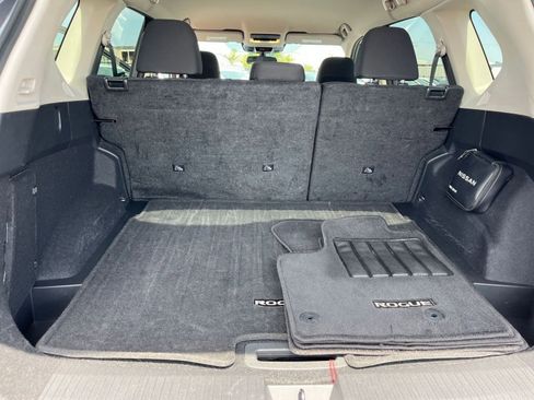 Used 2025 Nissan Rogue SV image 33