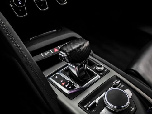 Used 2018 Audi R8 V10 RWD image 65