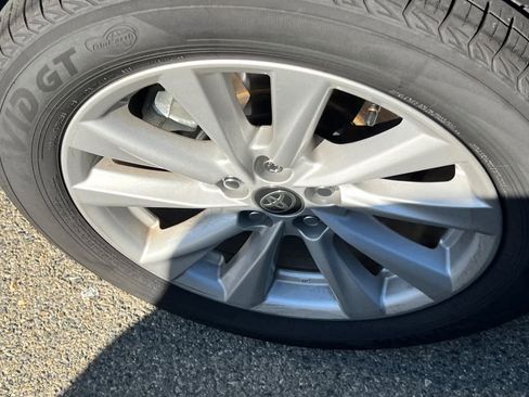 Used 2025 Toyota Corolla SE image 14