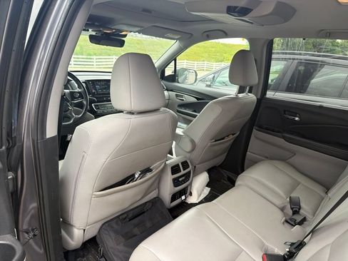 Used 2019 Honda Pilot Touring image 9