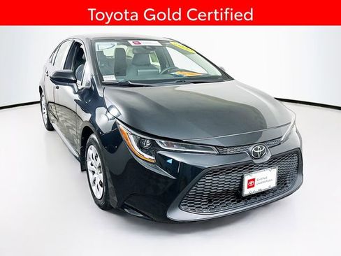 Certified 2022 Toyota Corolla LE image 1