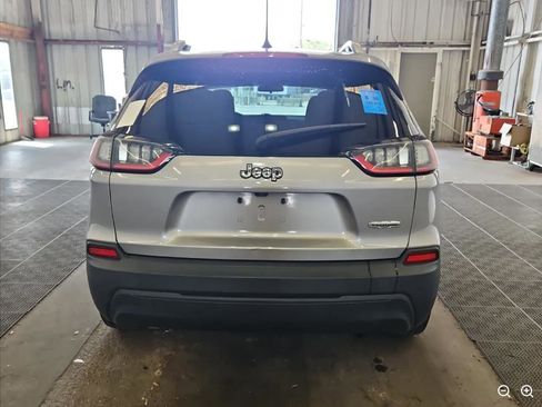 Used 2019 Jeep Cherokee Latitude w/ Popular Appearance Group FWD image 4