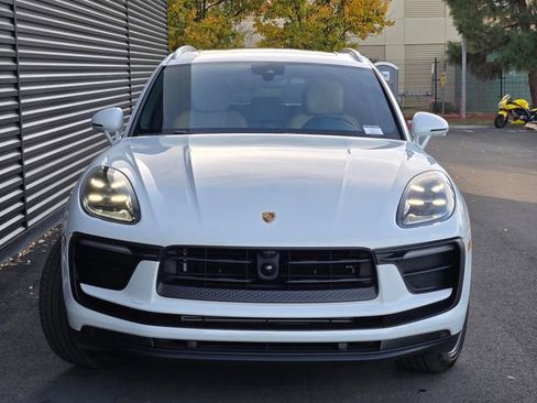 Used 2025 Porsche Macan image 10