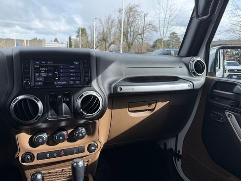 Used 2017 Jeep Wrangler Sahara w/ Mopar Chrome Edition Group image 16