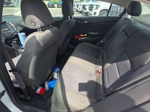 Used 2017 Chevrolet Cruze LT w/ Convenience Package FWD image 4