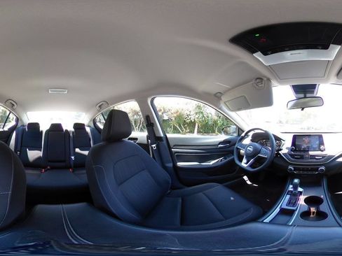 Used 2025 Nissan Altima 2.5 SV FWD image 37