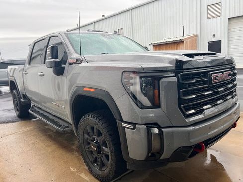 Used 2024 GMC Sierra 2500 AT4 w/ Technology Package AWD/4WD image 9