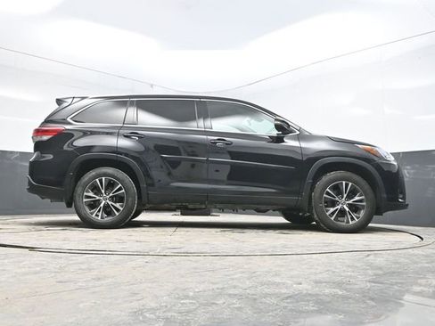 Used 2018 Toyota Highlander LE image 39