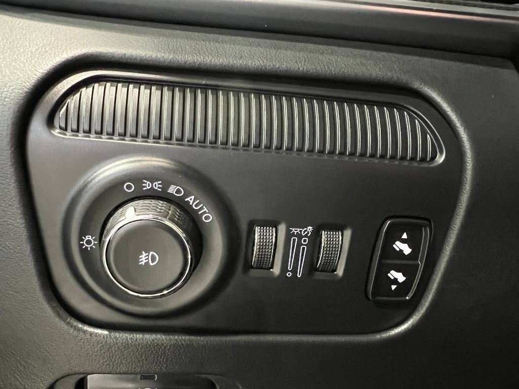 Used 2024 Jeep Grand Wagoneer Series II Obsidian w/ Quick Order Packagew 28T AWD/4WD image 19