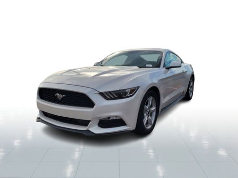 Used 2017 Ford Mustang V6 image 1