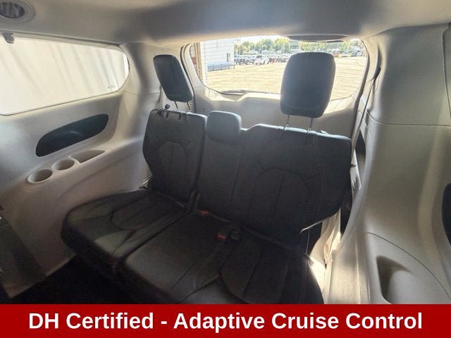 Used 2023 Chrysler Pacifica Touring-L FWD image 19