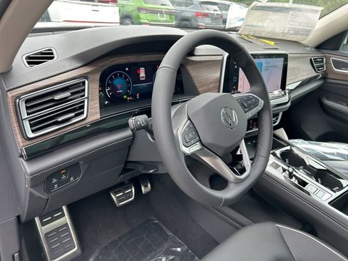 New 2025 Volkswagen Atlas SEL Premium R-Line image 17