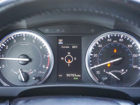 Used 2017 Toyota Highlander Limited image 26