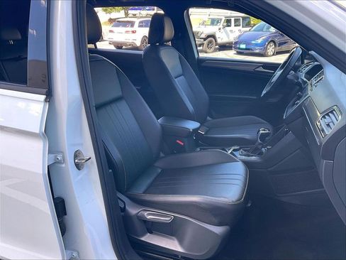 Certified 2023 Volkswagen Tiguan SE R-Line AWD/4WD image 11