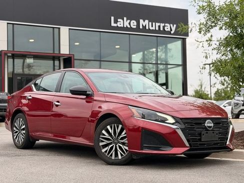 Used 2025 Nissan Altima 2.5 SV FWD image 1