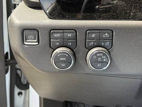 Used 2023 Chevrolet Silverado 1500 LT Trail Boss w/ Convenience Package II AWD/4WD image 19