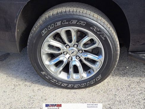 Used 2023 Chevrolet Suburban LT image 5