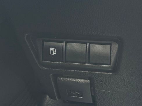 Used 2025 Toyota Prius LE image 31