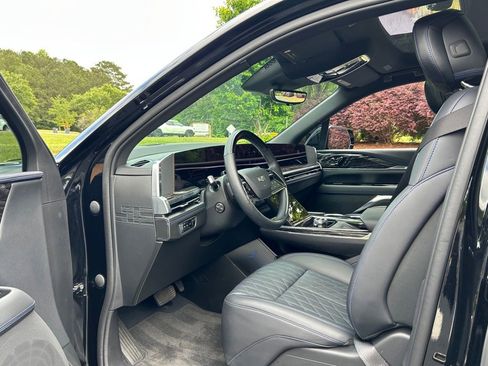 Used 2025 Cadillac Escalade IQ Luxury 1 AWD/4WD image 44