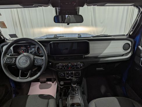 Used 2025 Jeep Wrangler Unlimited Sport image 12