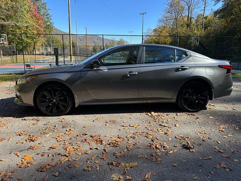 Used 2022 Nissan Altima 2.5 SR w/ Midnight Edition Package image 7