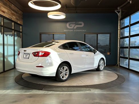 Used 2019 Chevrolet Cruze LS w/ LS Convenience Package FWD image 3