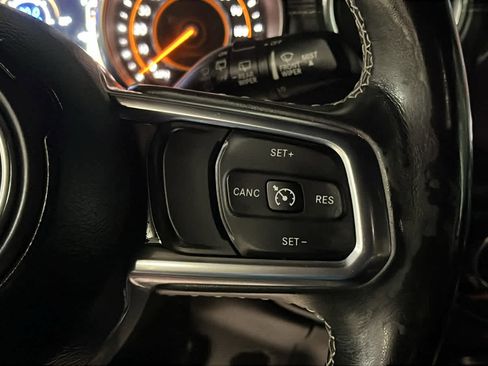 Used 2018 Jeep Wrangler Unlimited Sahara AWD/4WD image 13