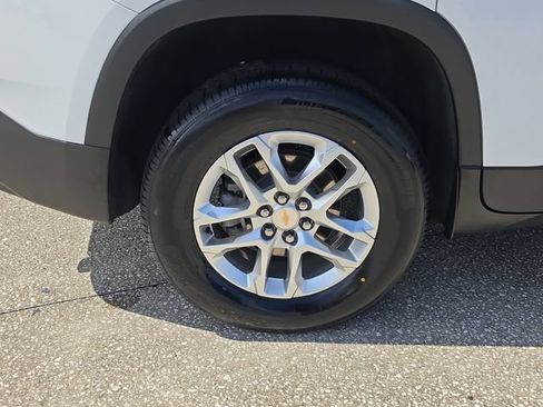 Used 2023 Chevrolet Traverse LS FWD image 5