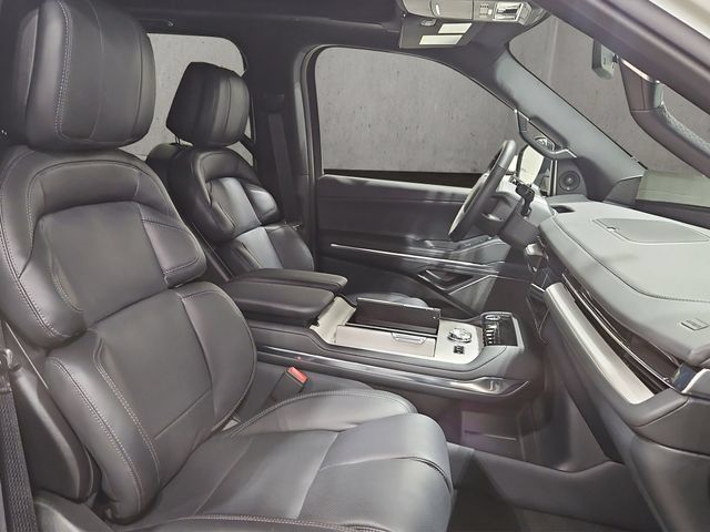 New 2026 Lincoln Navigator L Reserve AWD/4WD image 16