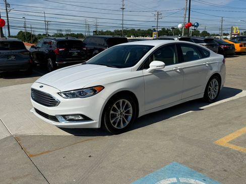 Used 2017 Ford Fusion SE FWD image 6