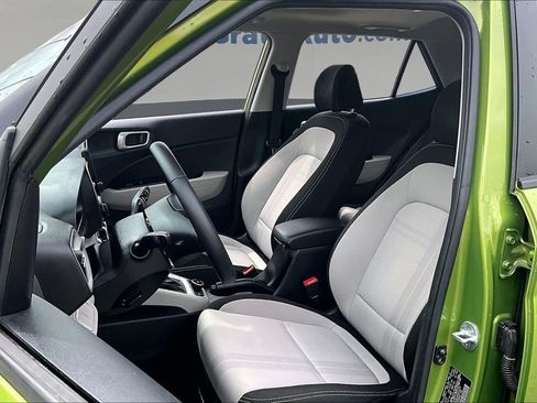 Used 2023 Hyundai Venue SEL FWD image 19