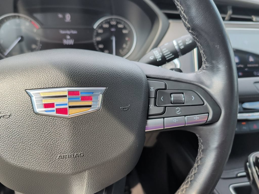 Used 2023 Cadillac XT4 Luxury w/ Cold Weather Package FWD image 27