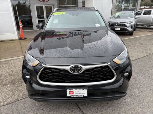 Certified 2023 Toyota Highlander XLE image 9