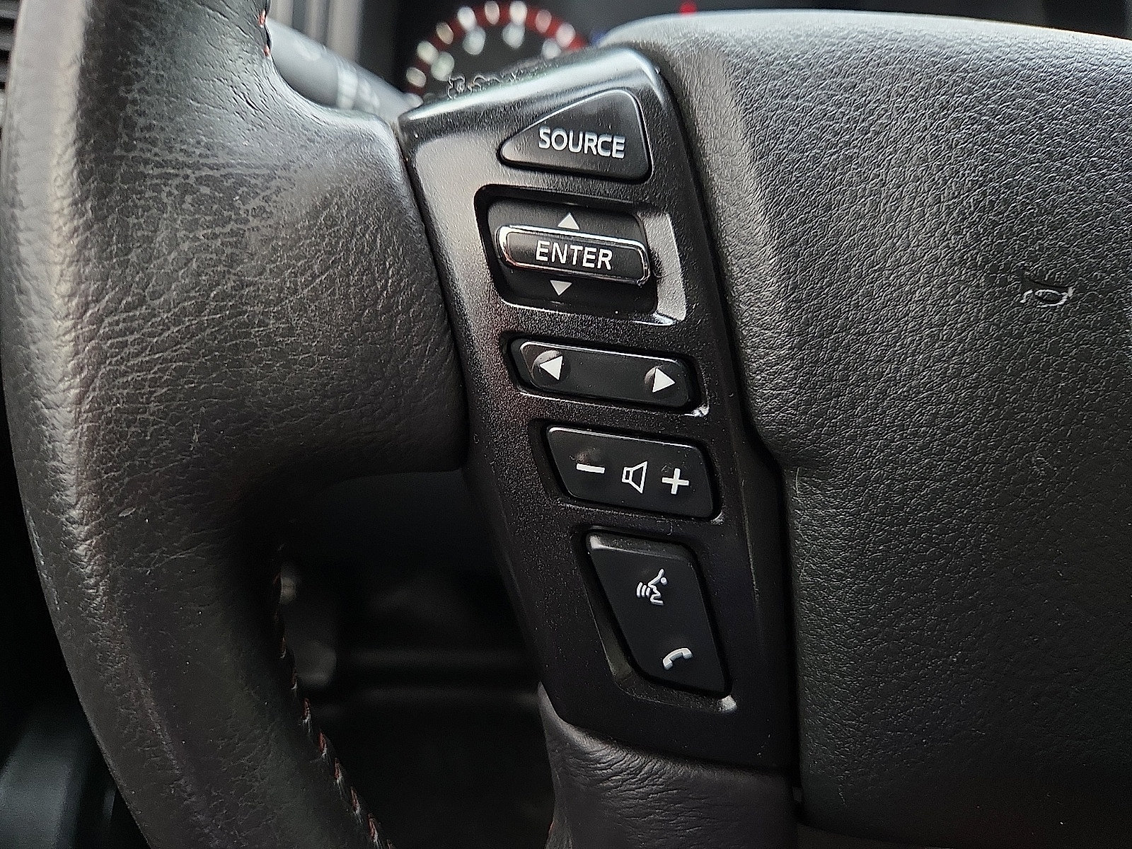 Used 2023 Nissan Titan PRO-4X w/ Pro-4x Convenience Package AWD/4WD image 20
