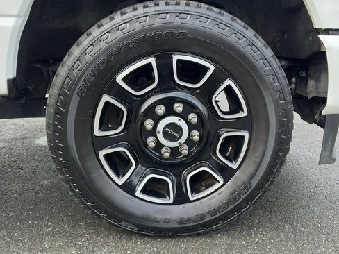 Used 2025 Ford F350 Platinum w/ FX4 Off-Road Package image 21